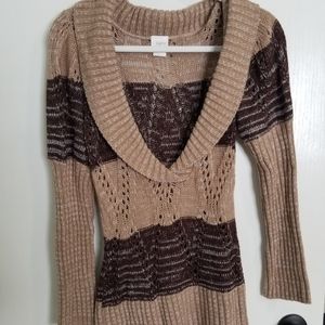 Daytrip V-neck brown and tan sweater